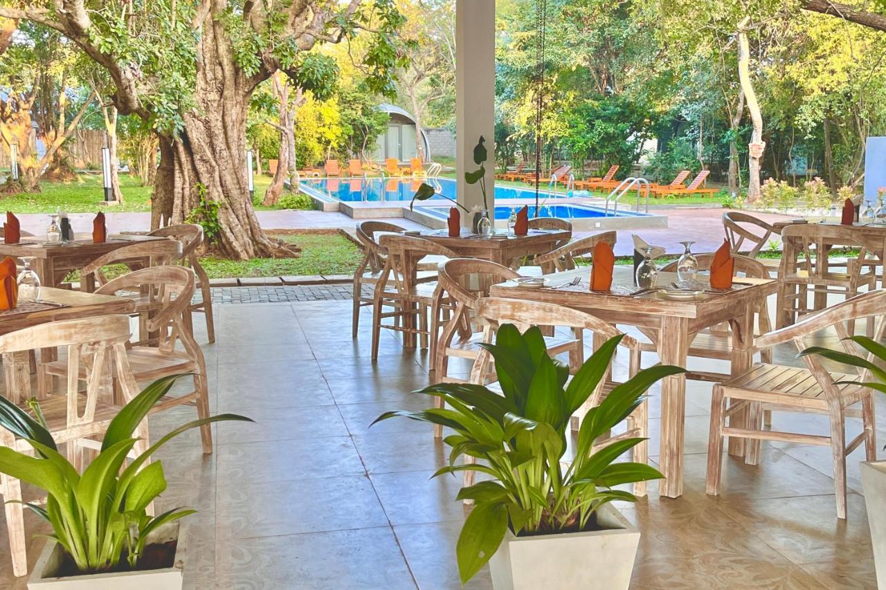Nivadoo Resort Sigiriya Eksteriør bilde The restaurant at the hotel