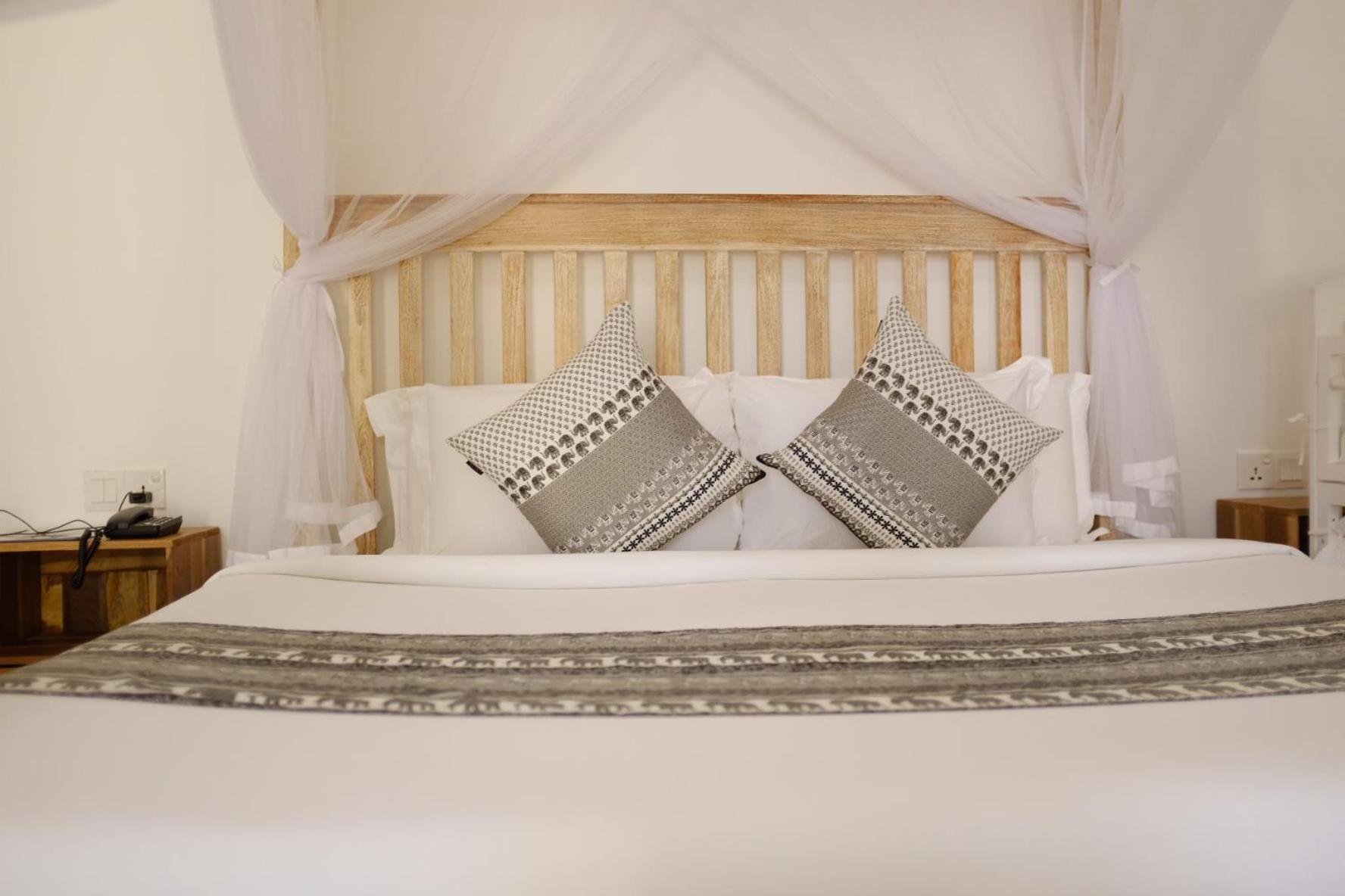 Nivadoo Resort Sigiriya Rom bilde A bed with a mosquito net